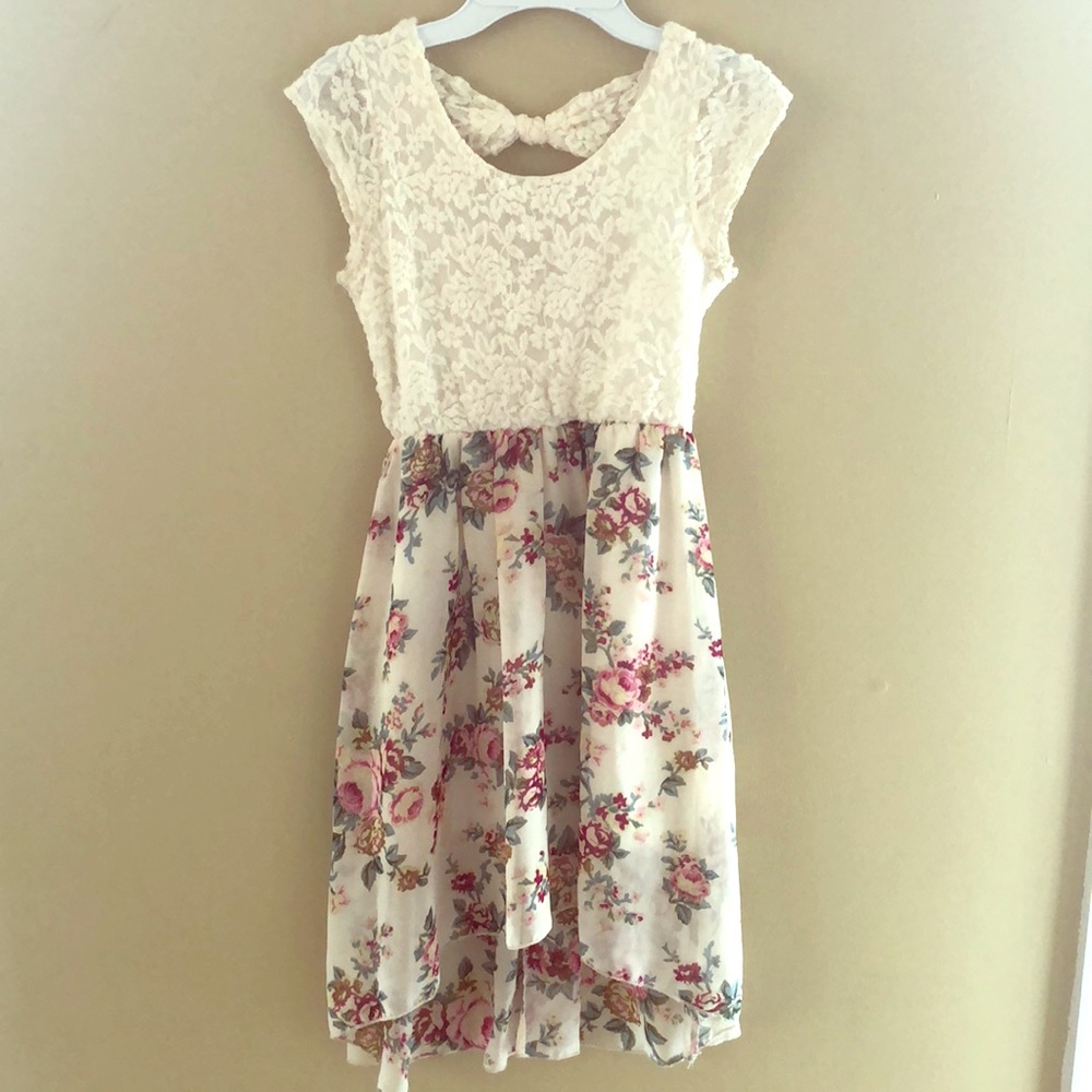 Girl’s dress